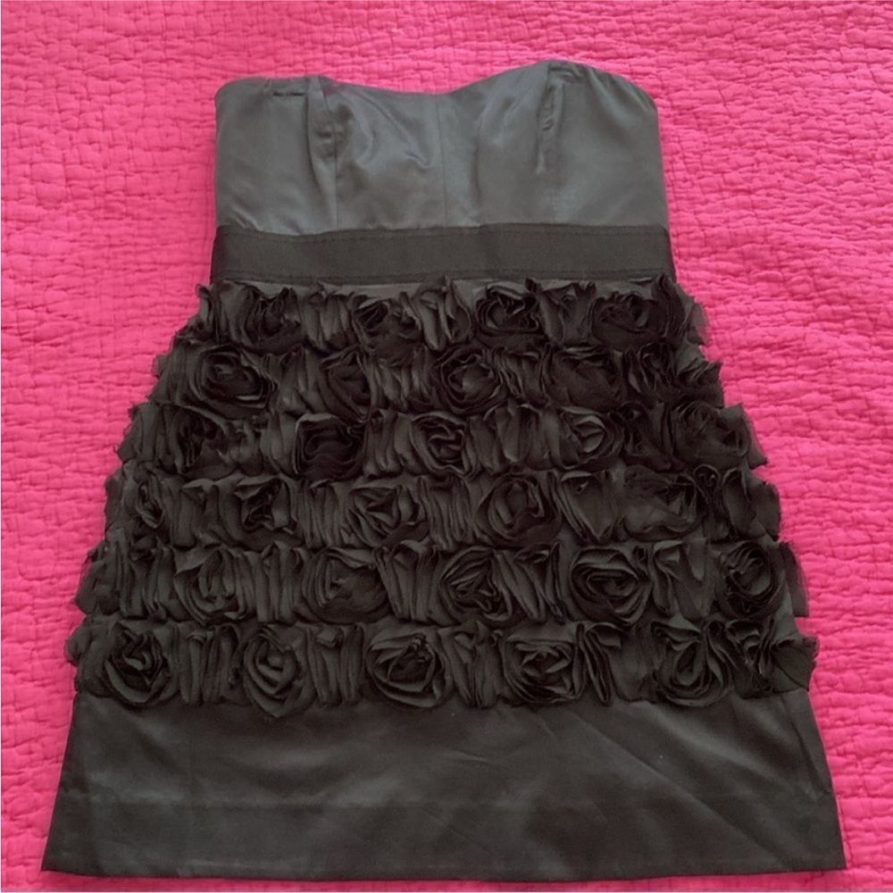 PhoebeElegant Black Strapless Dress with Floral Details, US12